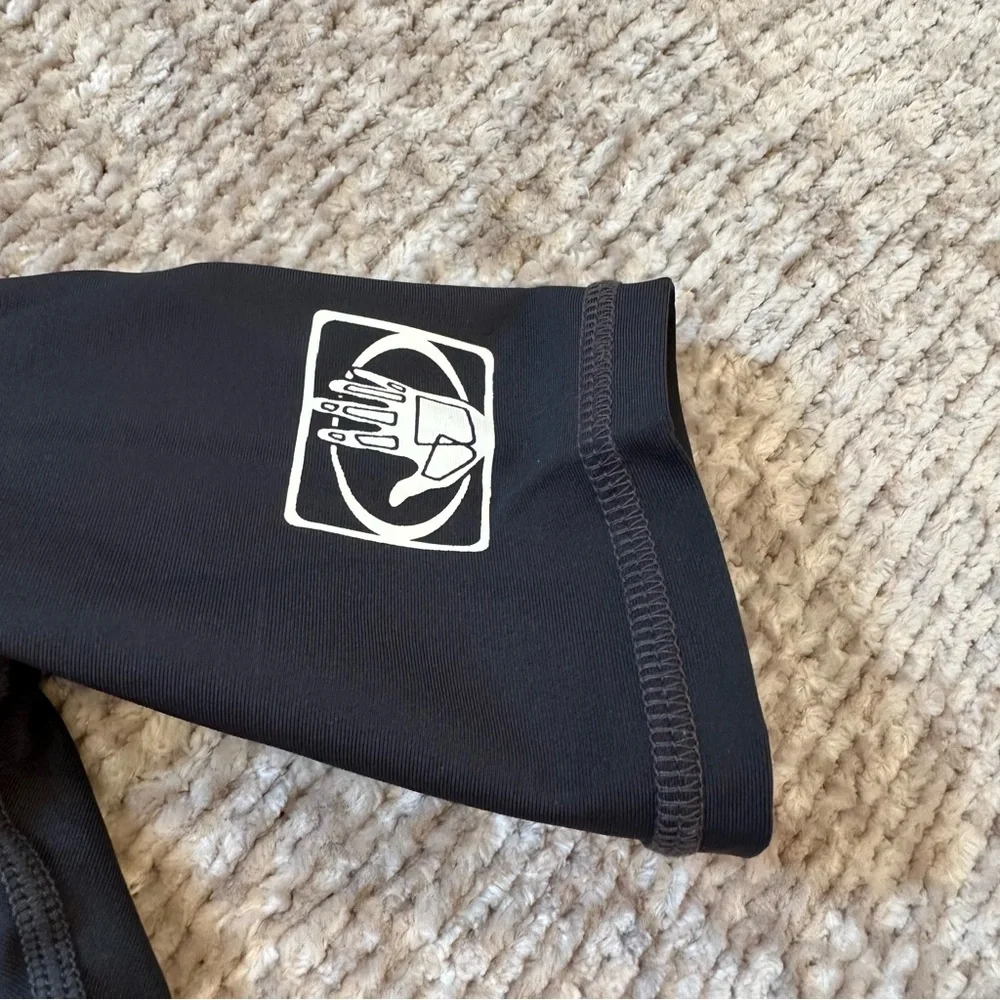 Body Glove Black Short Sleeve Rash Guard - Picture 9 of 10